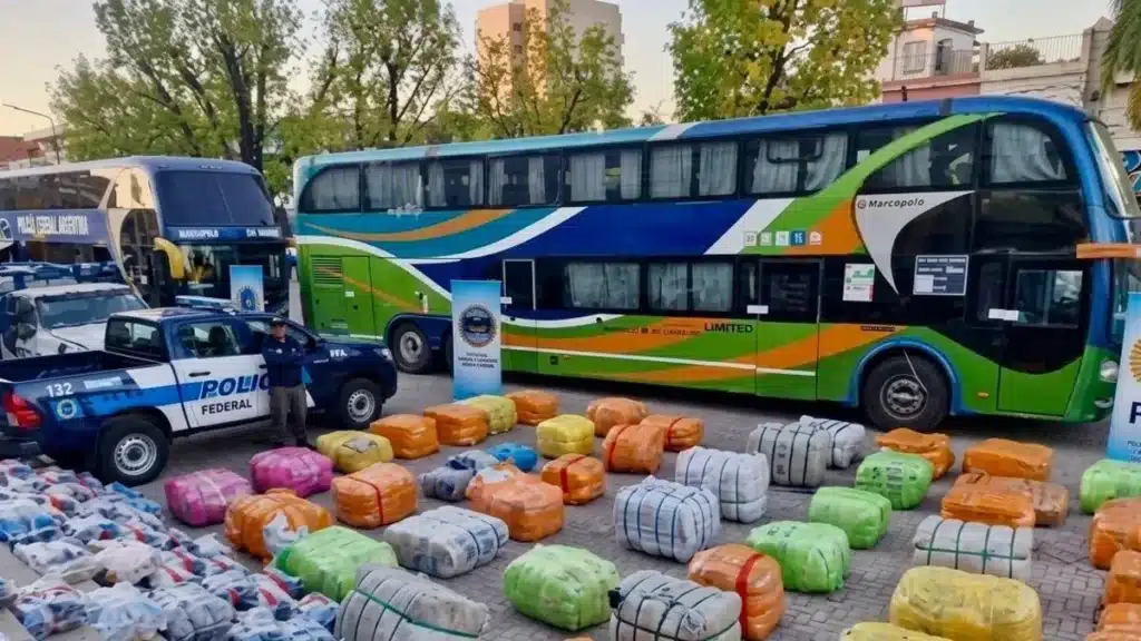 Decomisan mercadería y secuestran micros en 9 de Abril