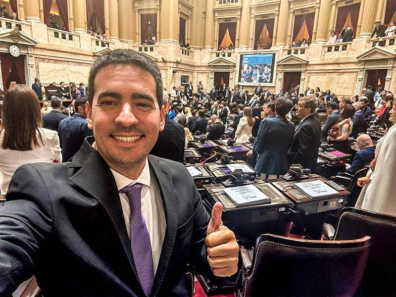 Adrián Ravier negó dichos sobre el país y defendió la postura por Malvinas