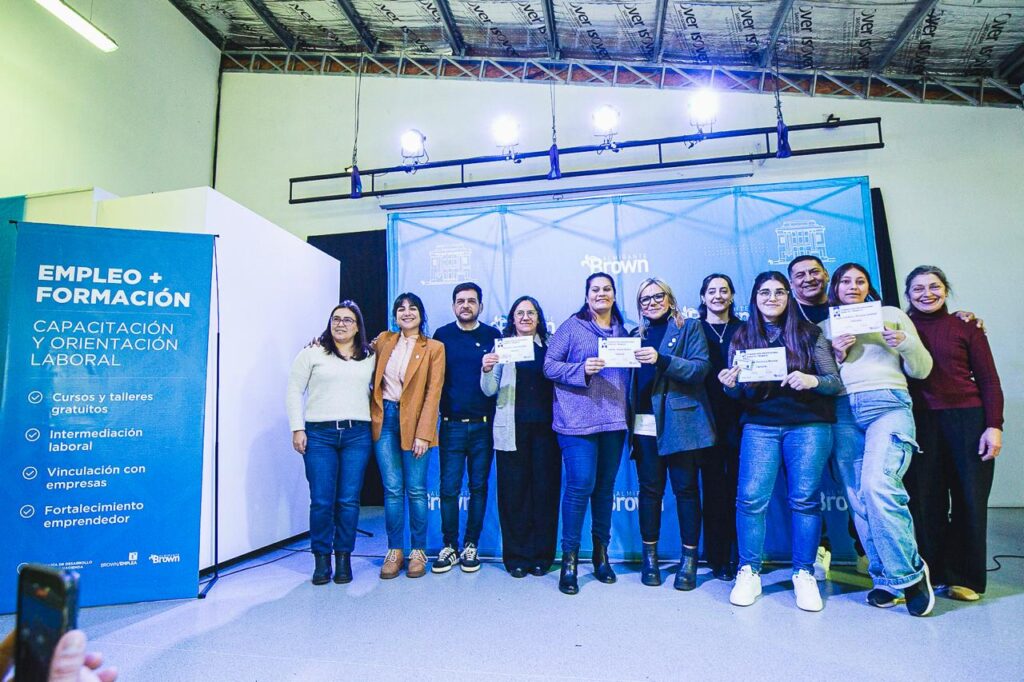 Almirante Brown: entregaron certificados a vecinos capacitados