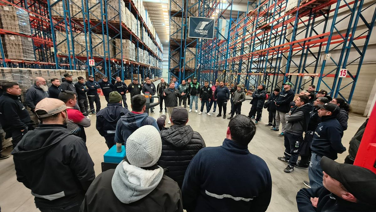 Conflicto en la logística Tradelog de 9 de Abril por salarios