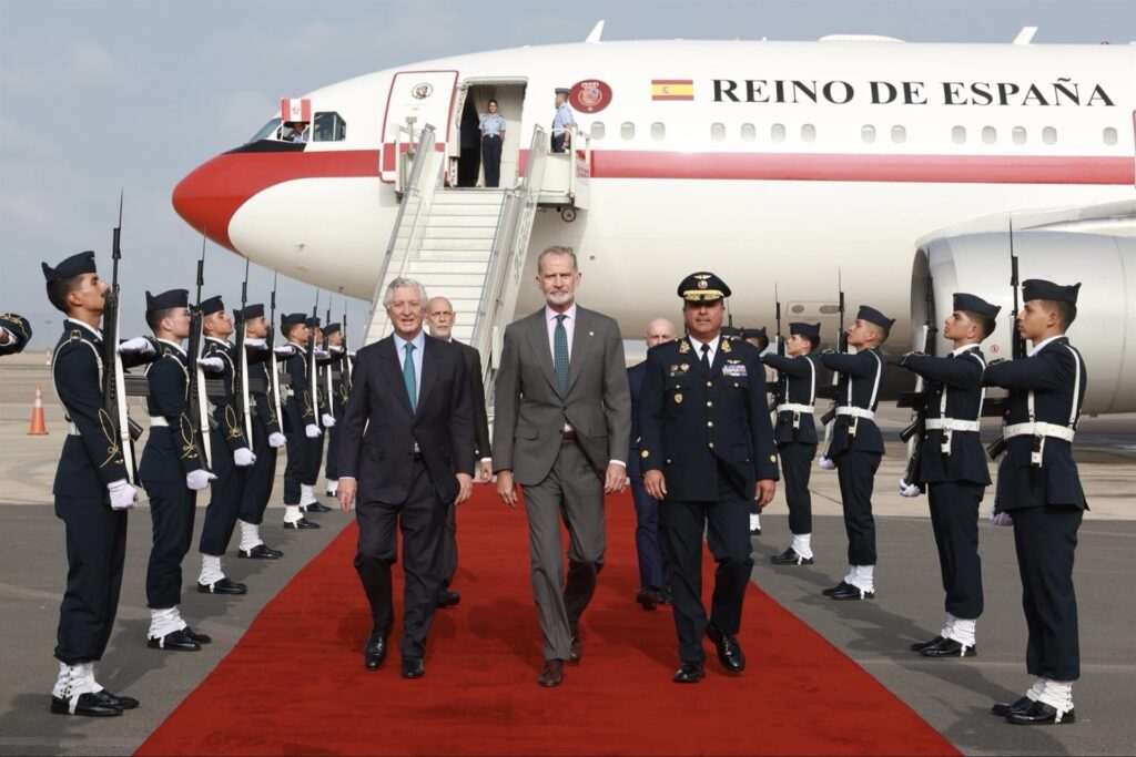 El Rey Felipe VI llega a Lima para la toma de posesión de Keiko Fujimori