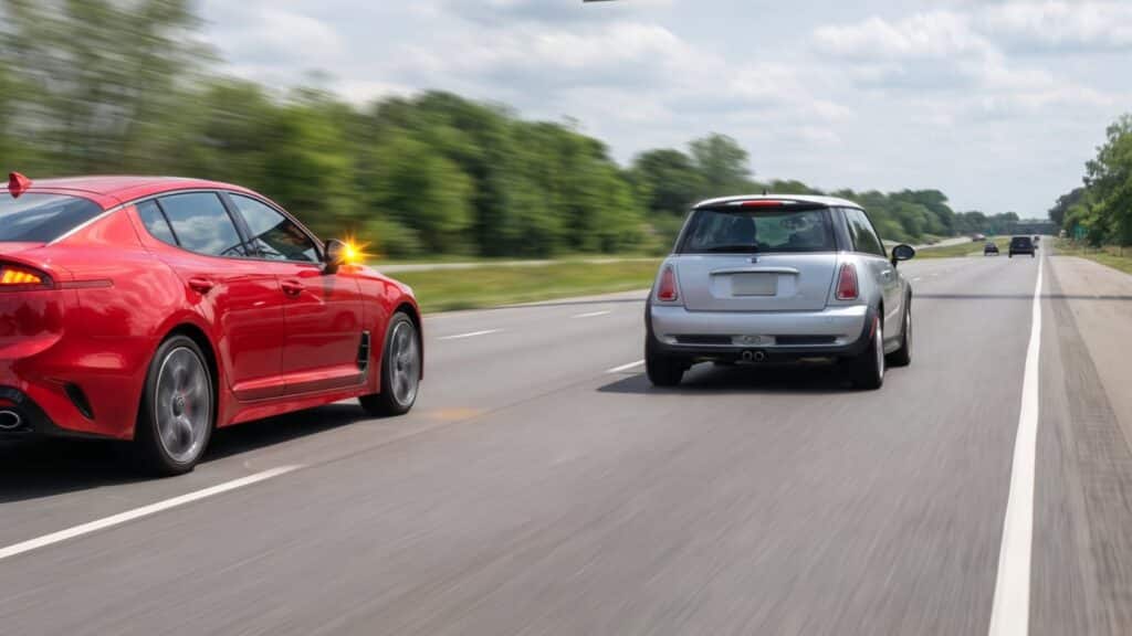 El peligro de exceder la velocidad al adelantar en rutas y carreteras