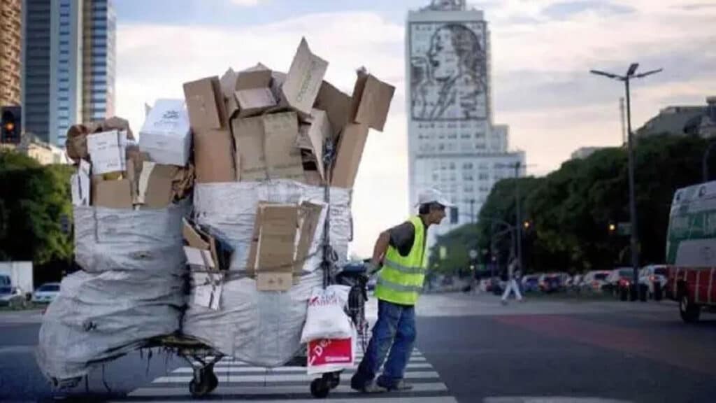 Encuesta revela que la mitad de los argentinos ya no espera mejoras económicas