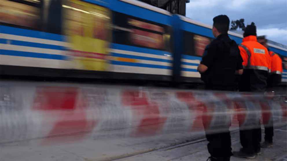 Femicidio en Merlo: encontraron a una mujer asesinada y su pareja se arrojó al paso del tren