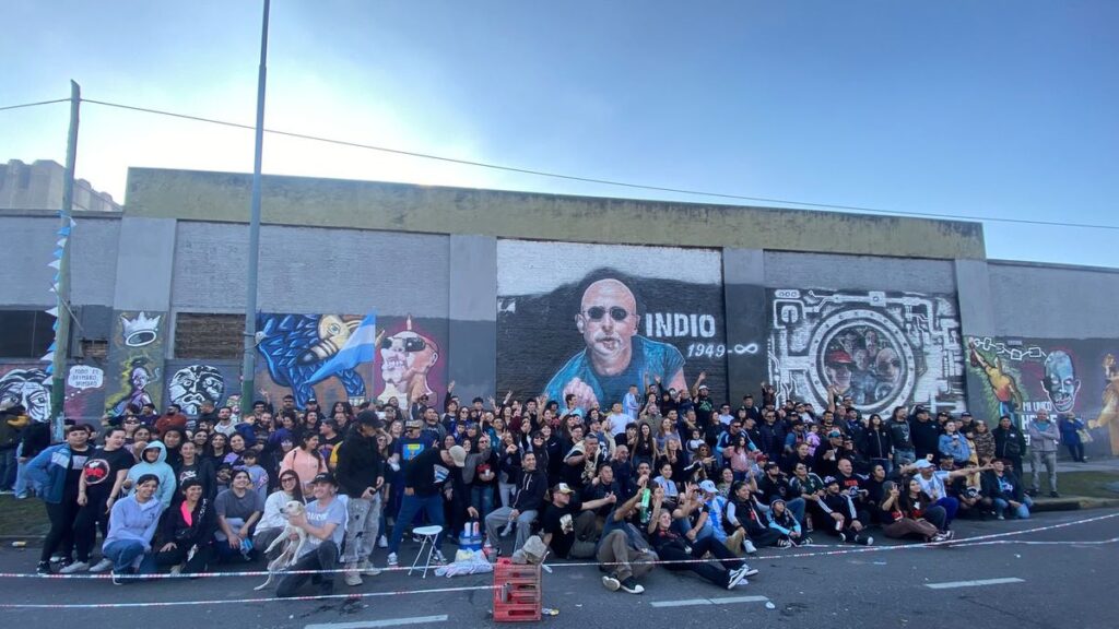 Homenaje al Indio Solari: la historia del mural de 80 metros en Llavallol