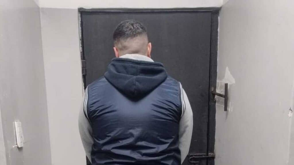 Insólito hallazgo en Avellaneda: detuvieron a un joven con un arma robada en 1984