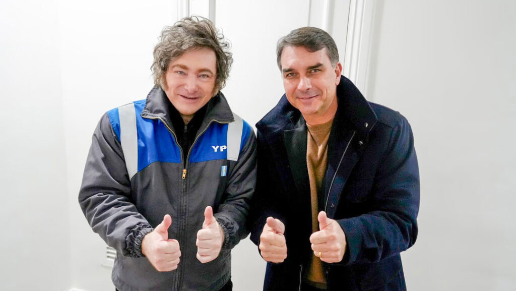 Javier Milei viaja a Brasil: visita San Pablo y se encontrará con Flavio Bolsonaro