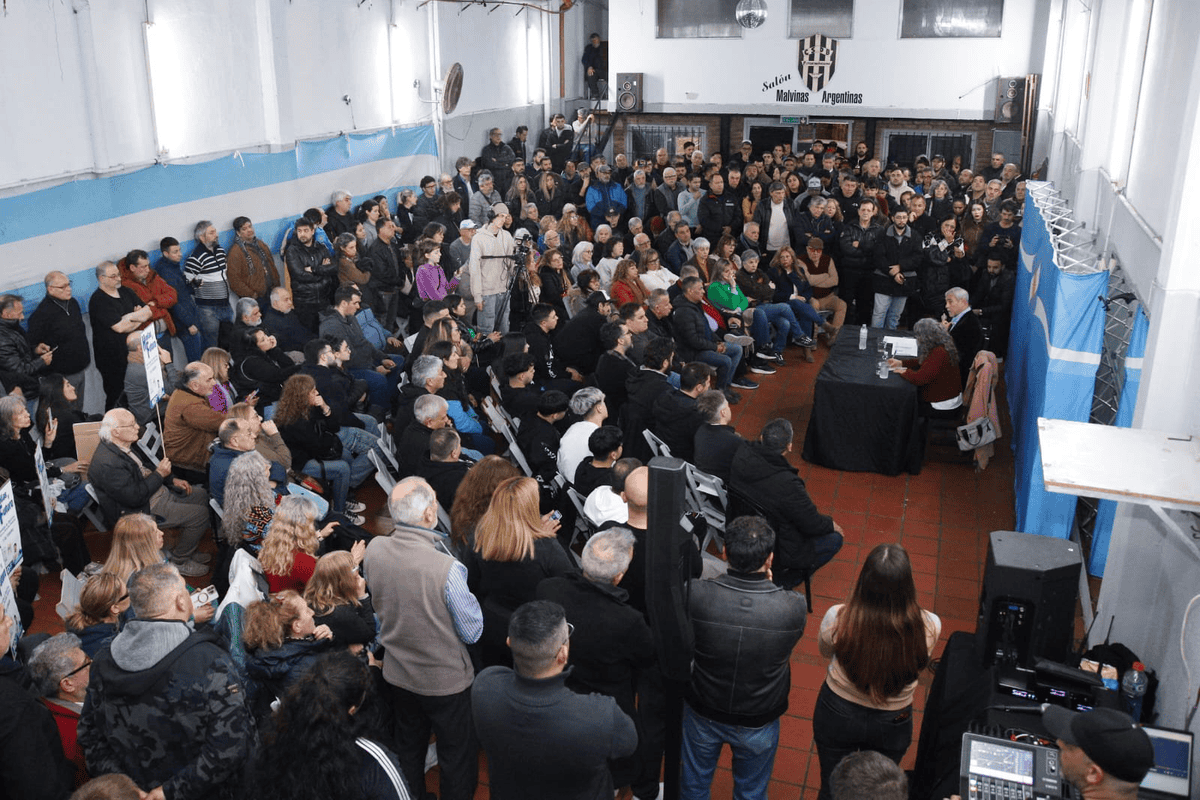 Jorge Ferraresi encabezó un encuentro político en Tres de Febrero