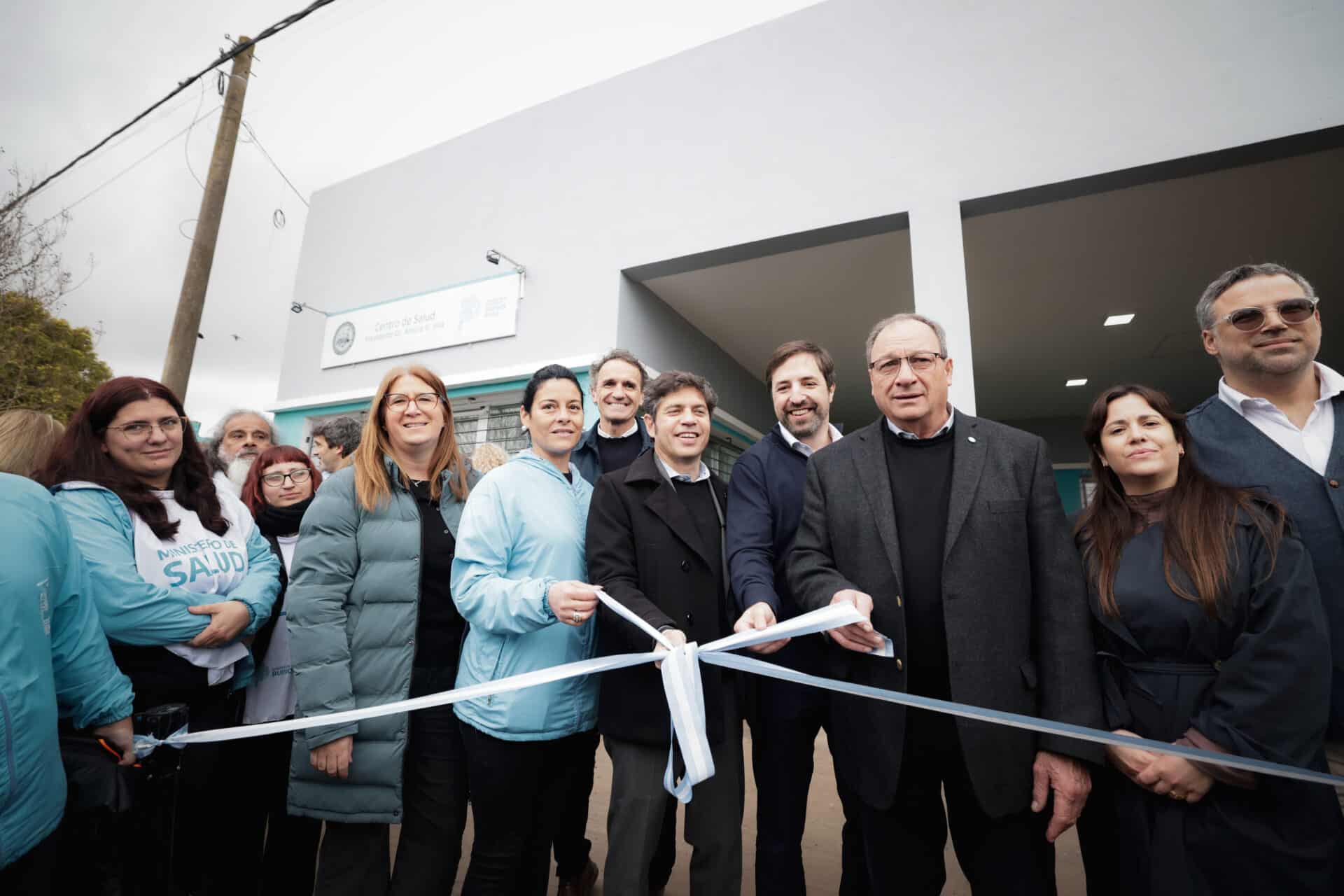 Kicillof inauguró un nuevo CAPS y entregó netbooks en General Alvear