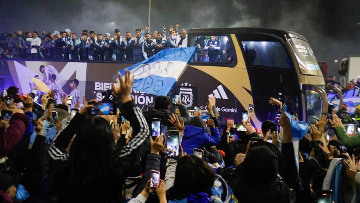 La Selección regresó al país con un emotivo recibimiento