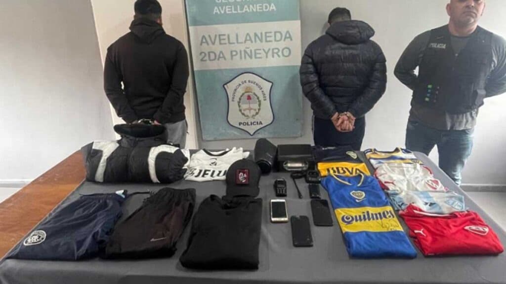 Robo en Avellaneda: detienen a dos ladrones y recuperan camisetas firmadas