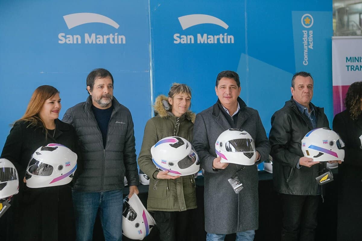 San Martín: Marinucci entregó cascos y remarcó la importancia de la prevención vial