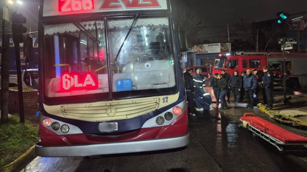 Temperley: revelan las lesiones del motociclista que chocó contra un colectivo