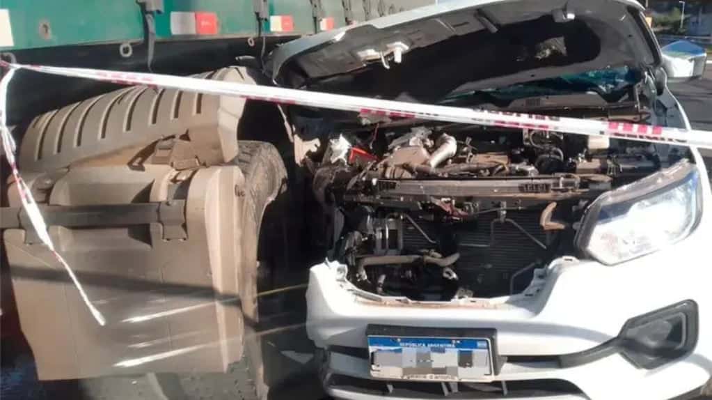 Tragedia en Entre Ríos: una mujer y su hijo murieron al chocar contra un camión
