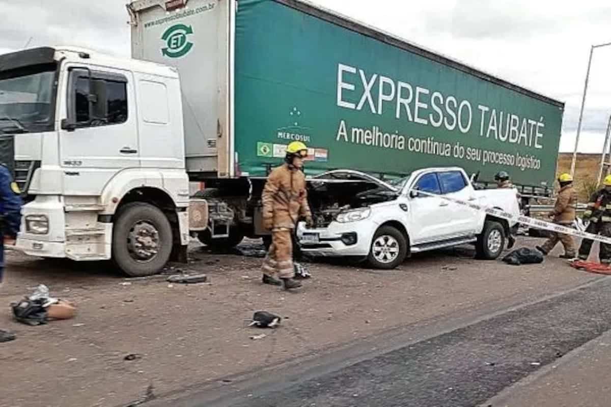 Trágico choque en Entre Ríos: una camioneta y un camión impactaron en la Ruta 14 y murieron dos personas