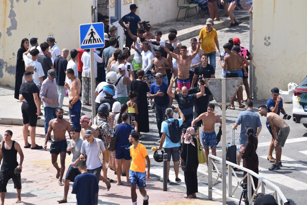 Vox pide enviar al Ejército a Ceuta y explicaciones a altos cargos en el Congreso
