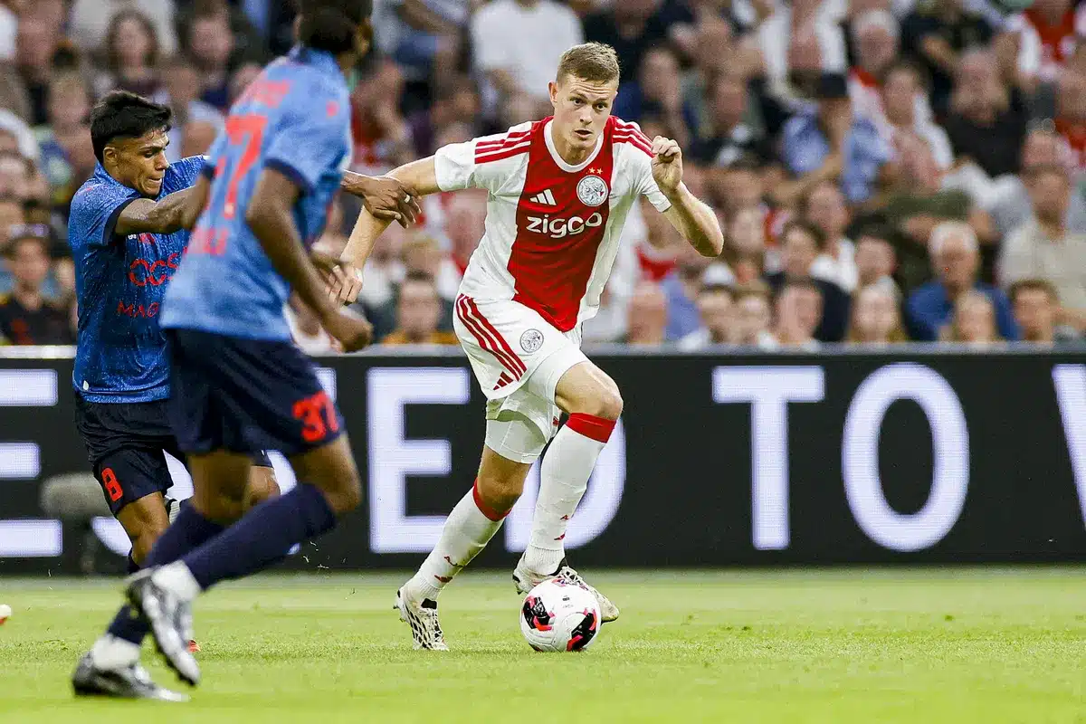 Ajax define su formación para visitar a Telstar con novedades en el once