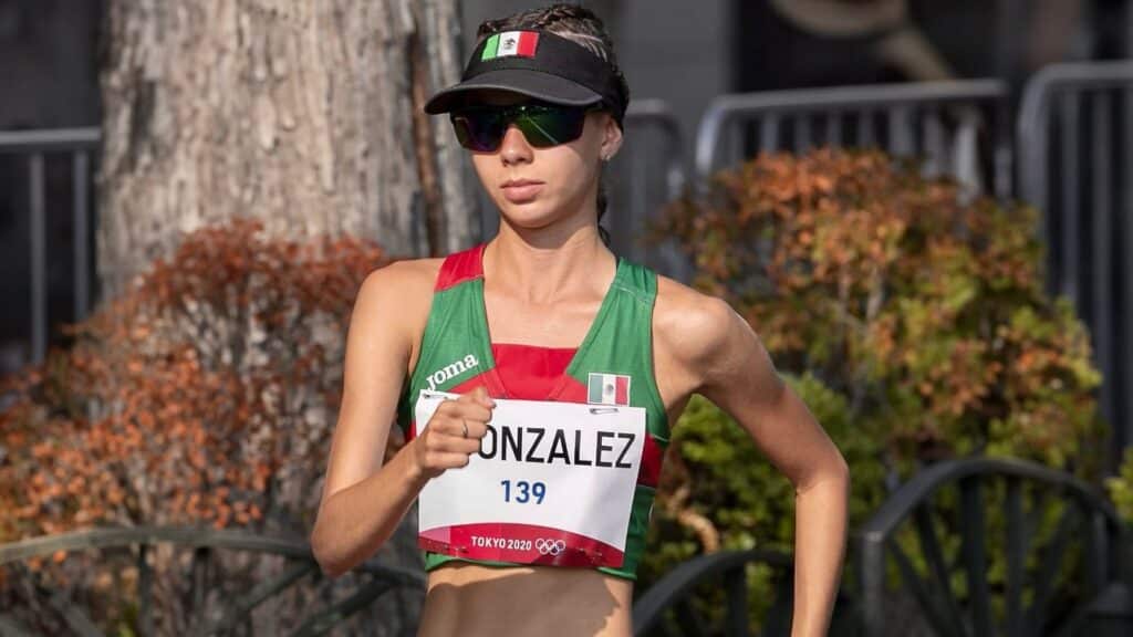 Alegna González consigue medalla de oro en marcha de Medio Maratón