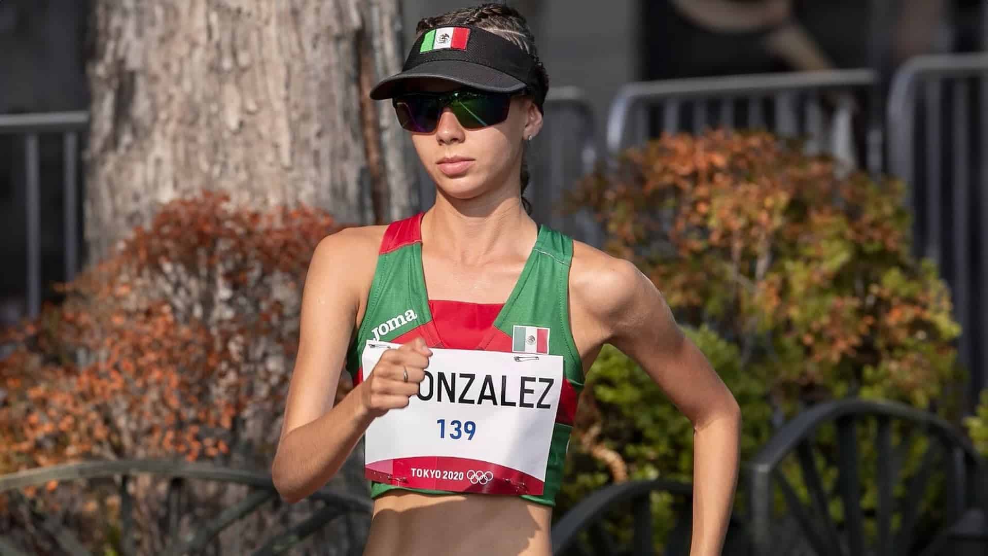 Alegna González consigue medalla de oro en marcha de Medio Maratón