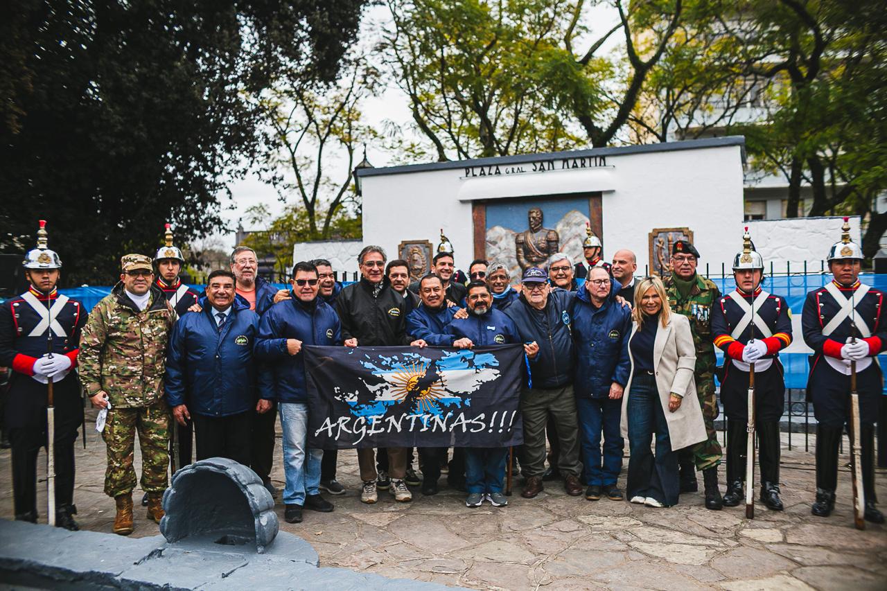 Almirante Brown homenajeó al General San Martín