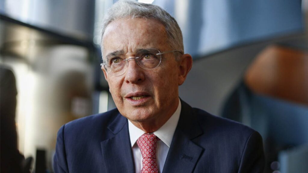 Álvaro Uribe pidió responder ante el Congreso tras polémica por proceso judicial
