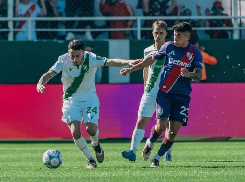 Banfield cayó ante River por 3 a 2 en el Florencio Sola