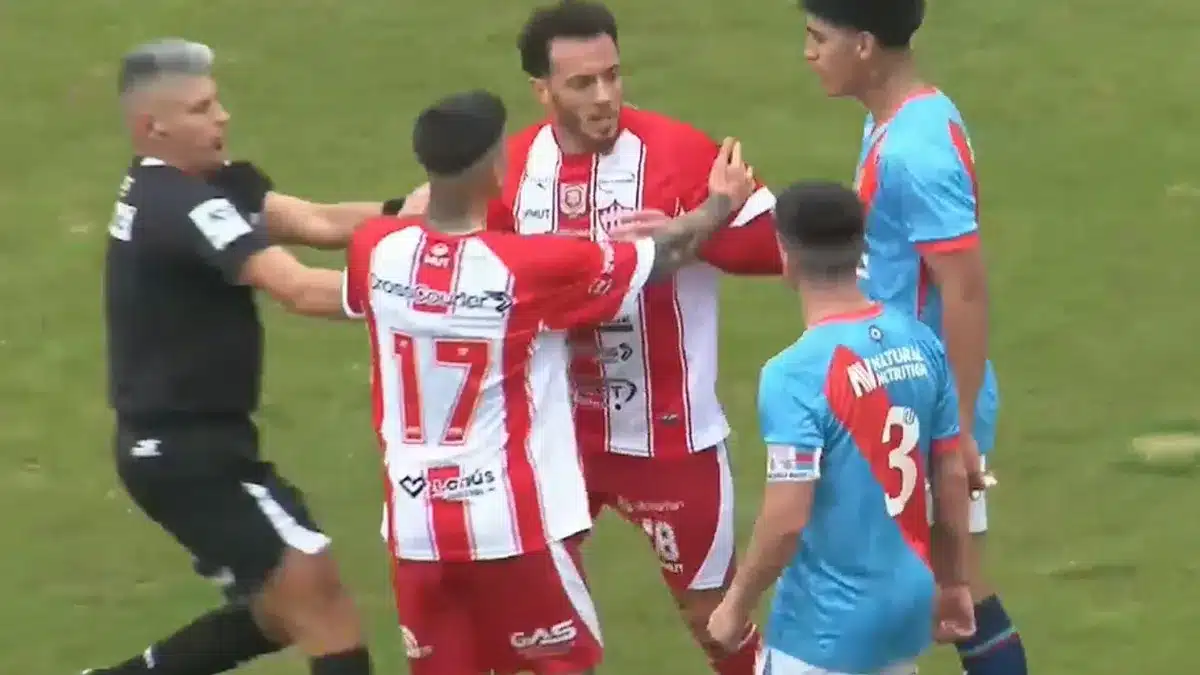 Batalla campal en el ascenso: Talleres de Escalada y Arsenal terminaron a las trompadas en Sarandí