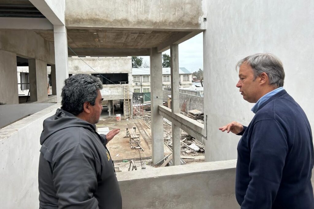Cascallares supervisó la construcción de la Escuela Secundaria 26 en Glew