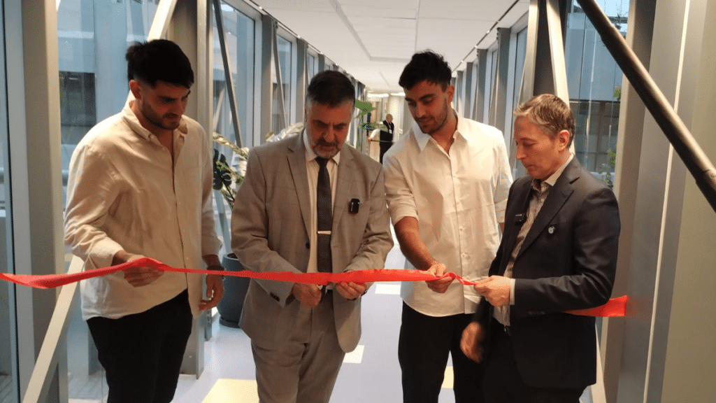 Clínica Monte Grande inauguró un nuevo puente entre sus edificios