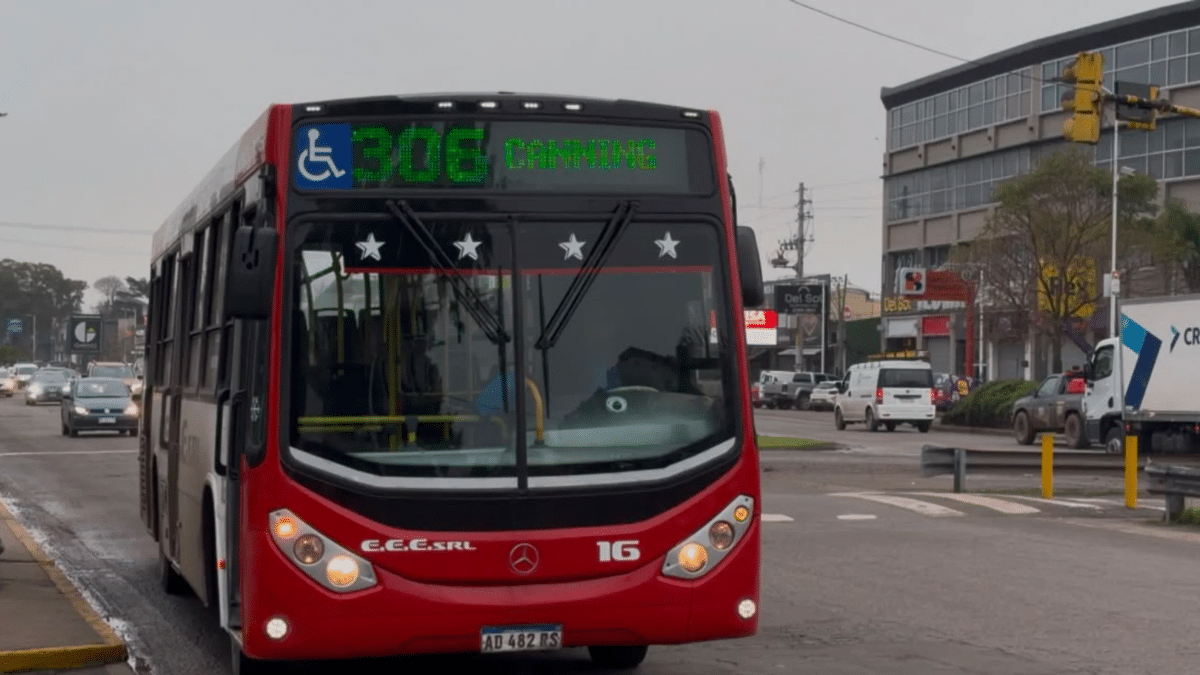 Comienza a funcionar el nuevo recorrido de la línea 306 entre Canning y Puente La Noria