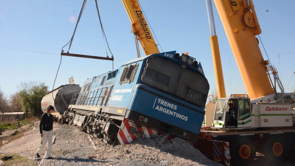 Descarriló un tren en Las Heras y el conductor denunció una fogata