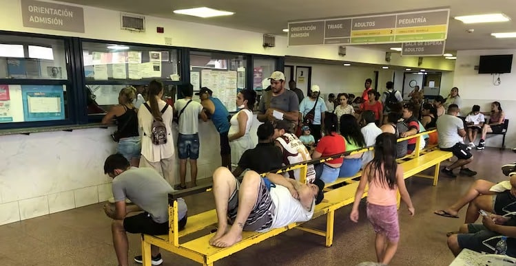 El Gobierno dispuso que extranjeros no residentes paguen la atención médica en hospitales públicos