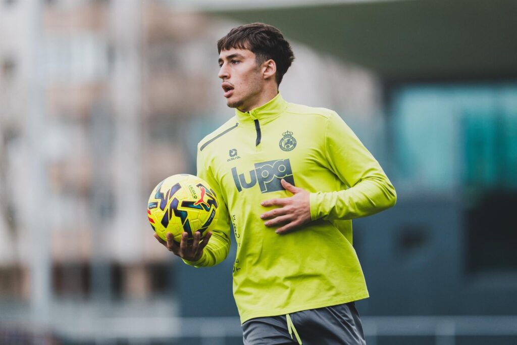 El Racing avisa al Barça por Jorge Salinas: cláusula o nada