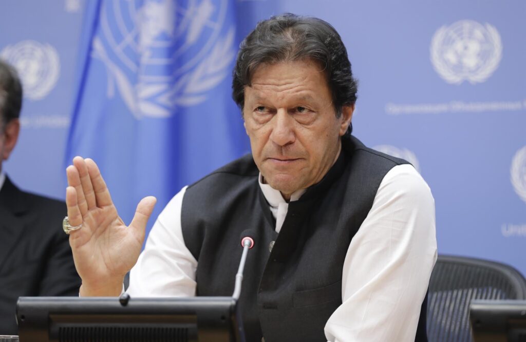 El Supremo de Pakistán ordena trasladar a un hospital al ex primer ministro Imran Jan