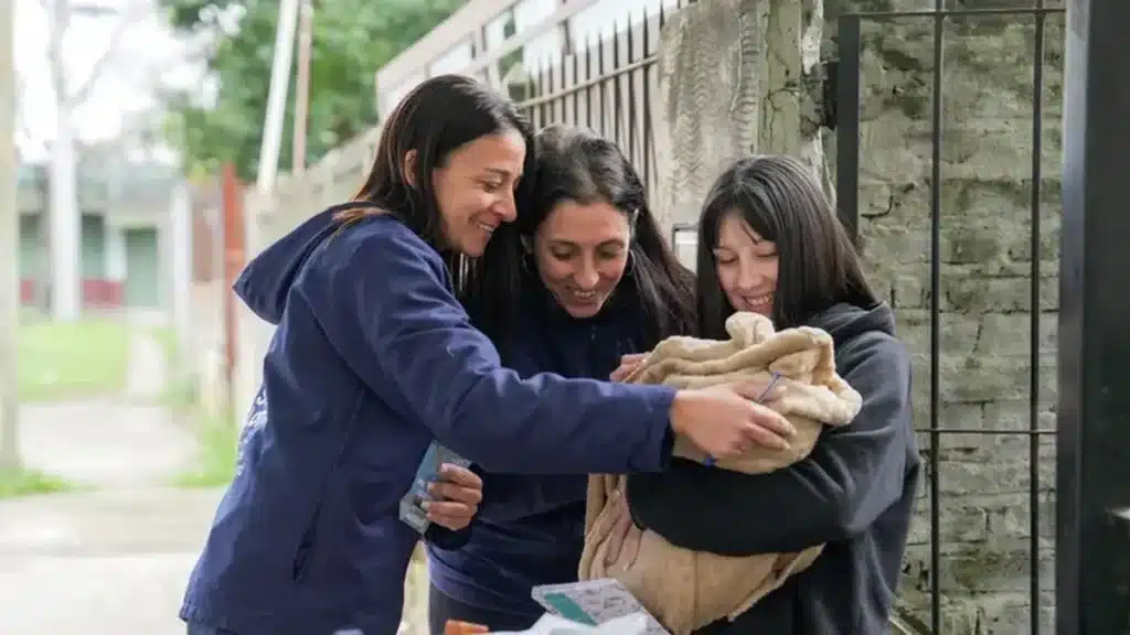 Entregan cunas y ajuares a más de 360 familias en Lomas