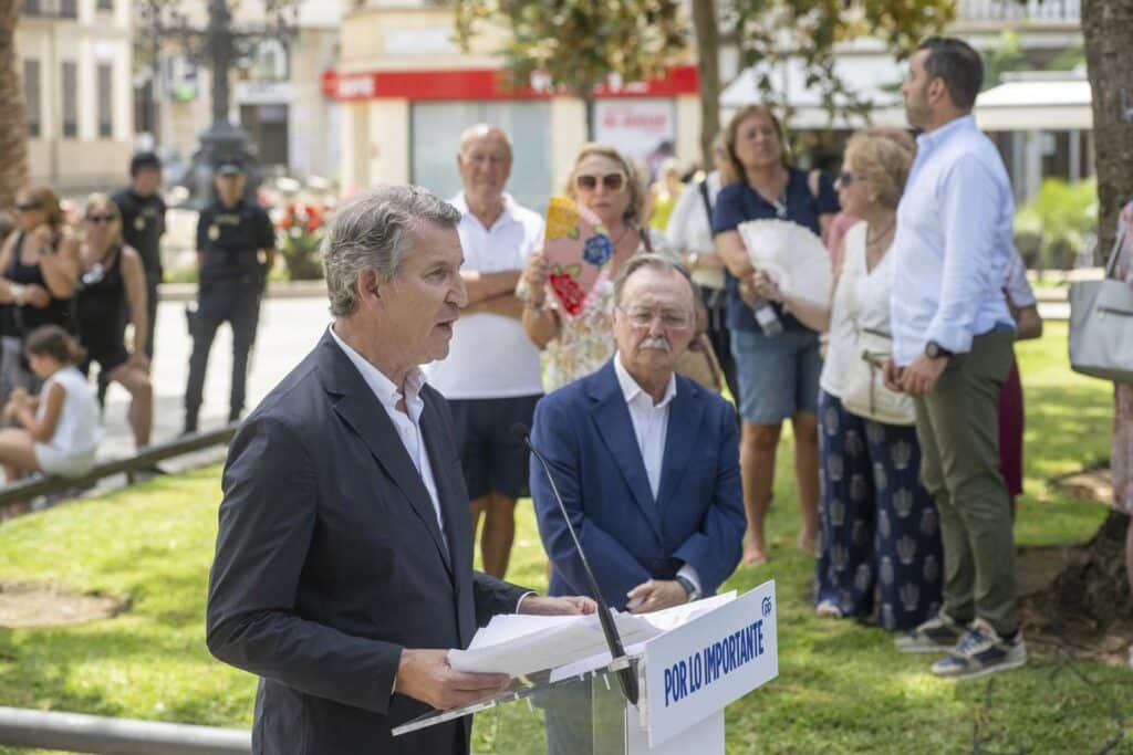 Feijóo niega que exista normalidad en Ceuta tras la entrada de migrantes