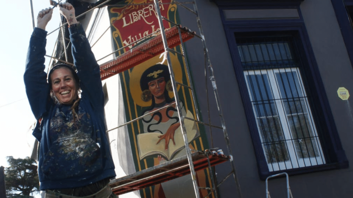 Florencia Menéndez y su labor en Temperley para que los vecinos pinten su barrio