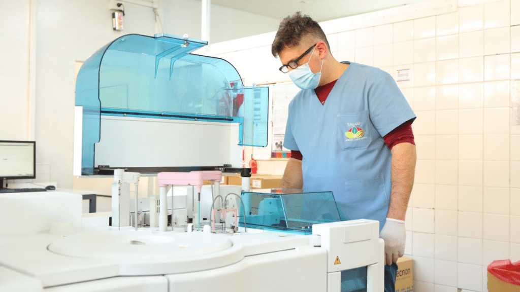 Hospital Santamarina: modernizan el laboratorio con equipamiento nuevo