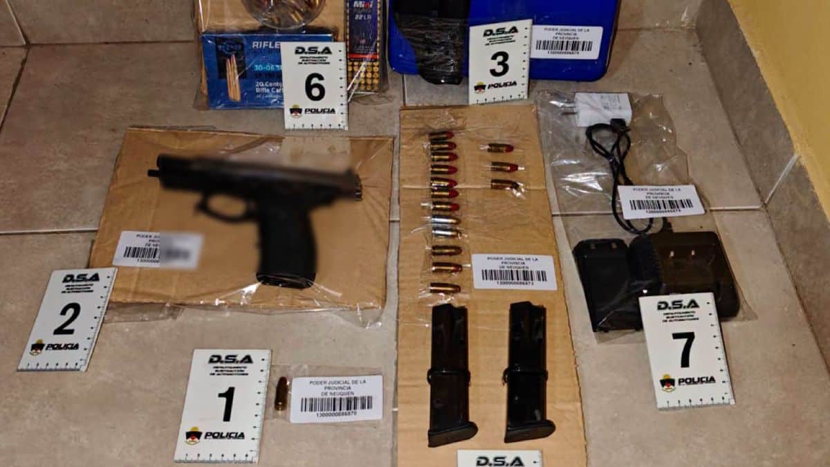 Investigaban el robo de un auto y secuestraron armas, drogas e inhibidores