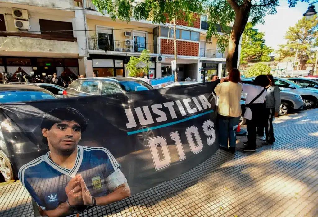 Juicio por la muerte de Maradona: declara Ricardo Almirón