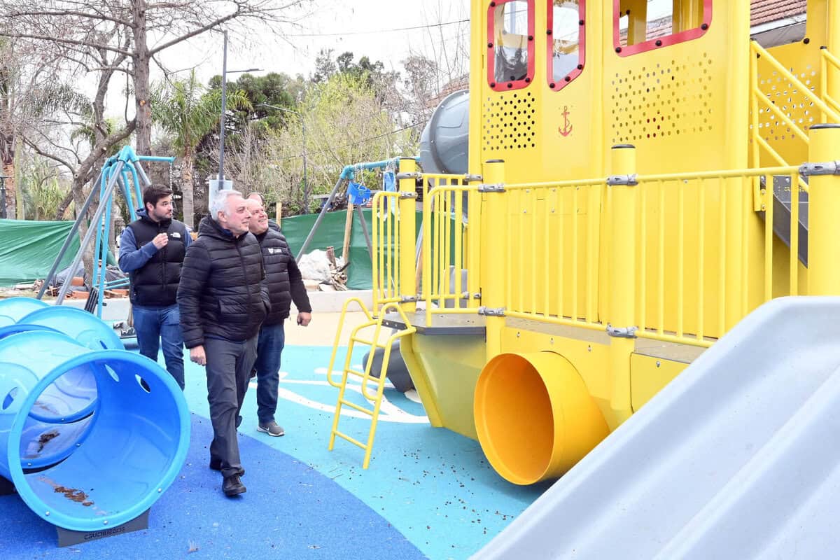 Julio Zamora monitoreó la renovación de una plaza en Villa La Ñata