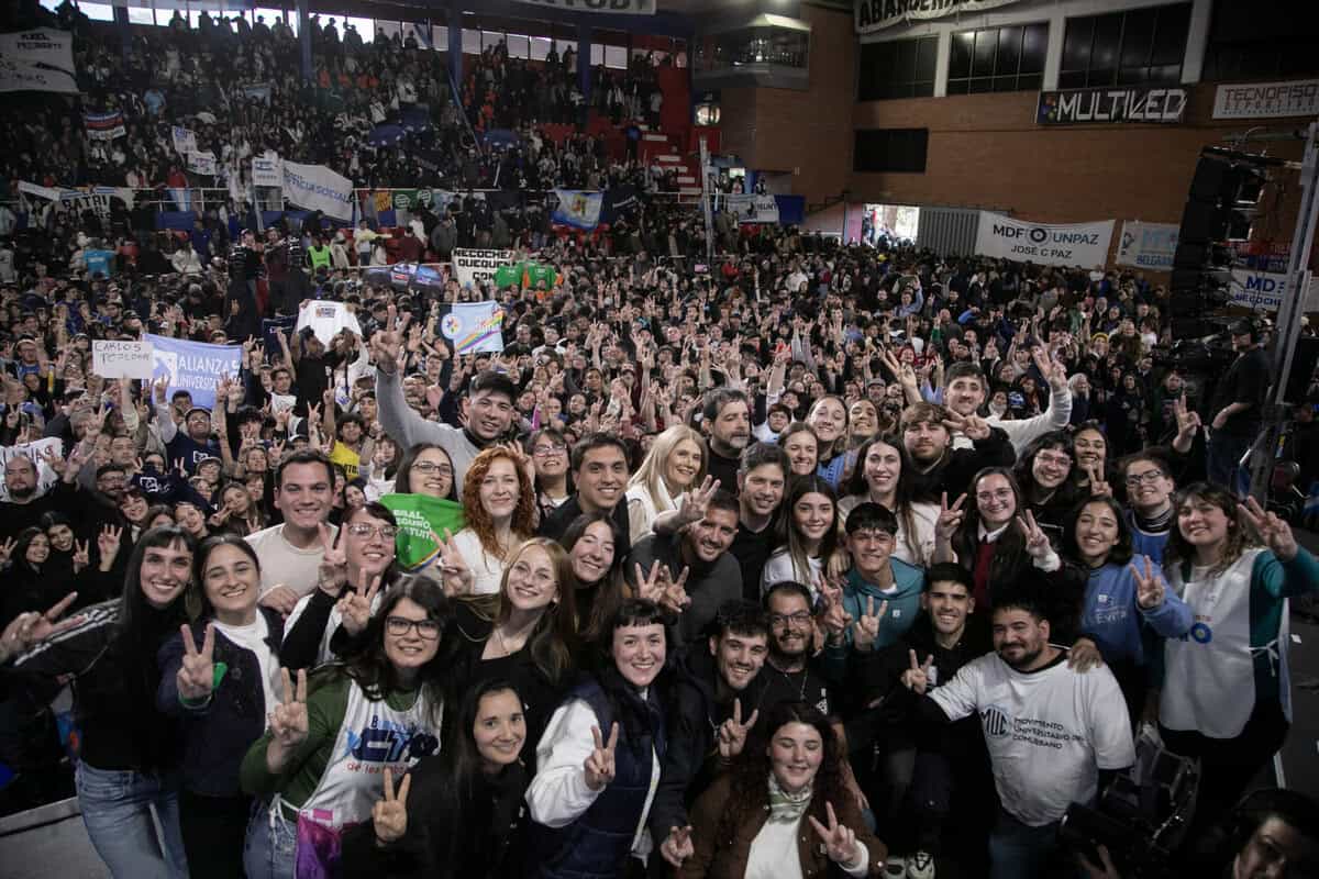 Kicillof: "Las pibas y los pibes tienen que ser los protagonistas que nos muestren el norte"