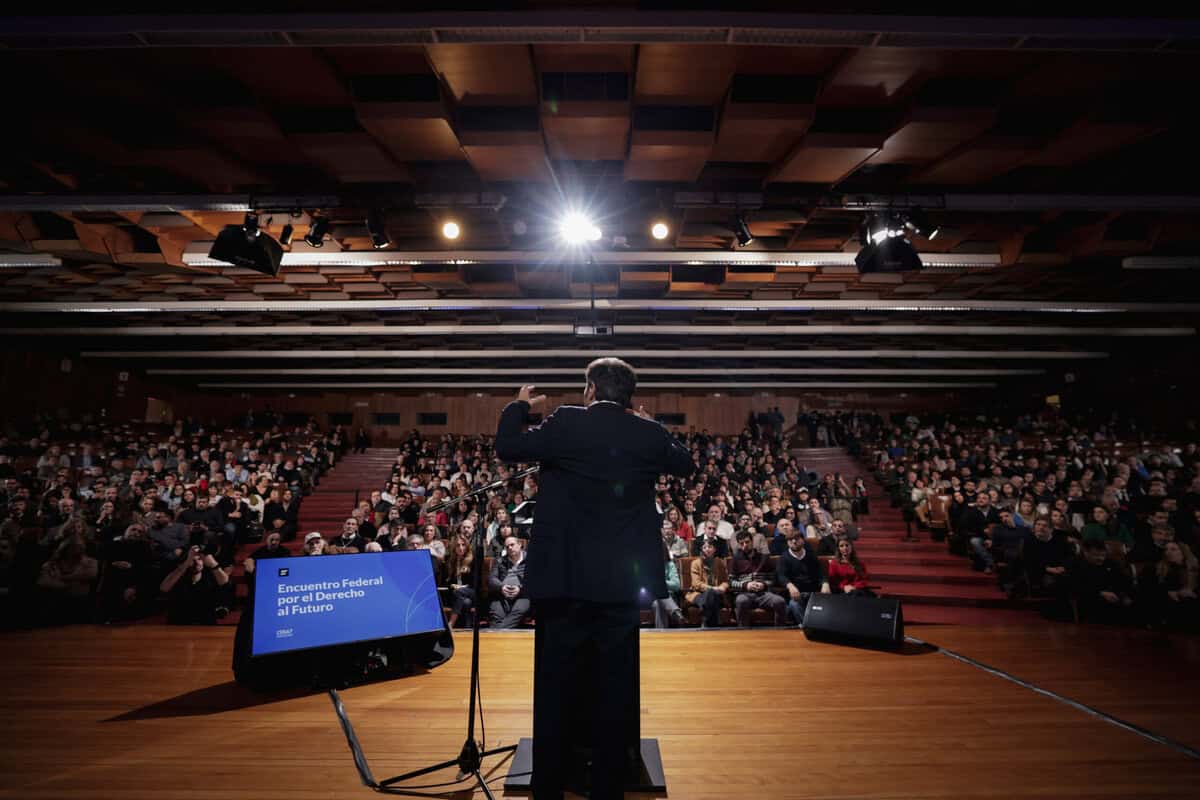 Kicillof pidió construir una estrategia nacional de desarrollo