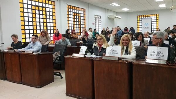 Lanús: Rosetti asumió como concejal y distinguieron al periodista Daniel Míguez