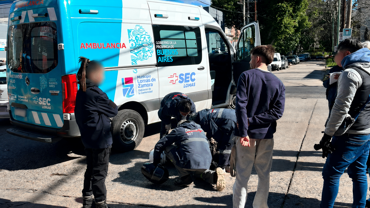Lomas de Zamora: motociclista herido tras un choque con un auto