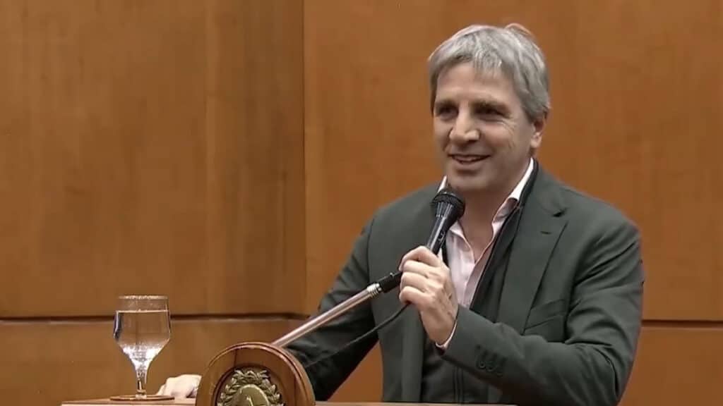 Luis Caputo anticipó inversiones por hasta USD 50.000 millones bajo el RIGI