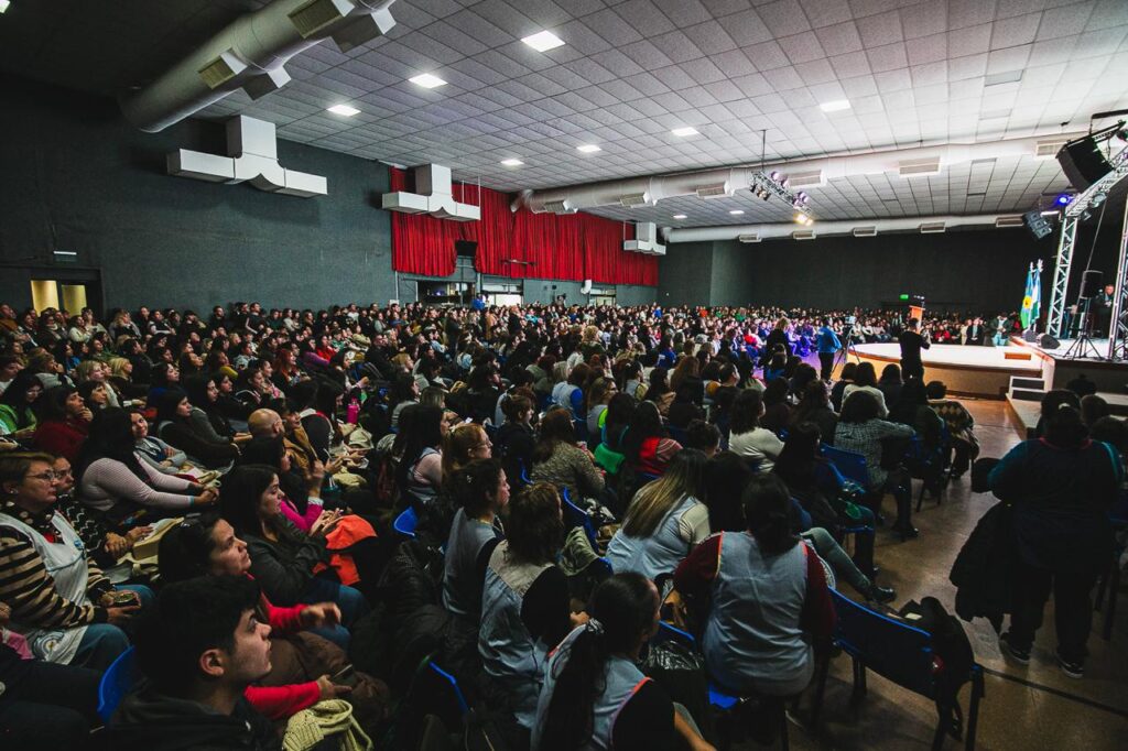 Más de 10 mil docentes participan del Congreso de Educación
