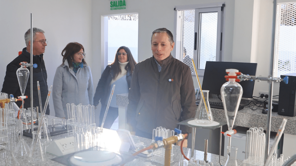 Monte Grande: inauguraron el laboratorio y los núcleos sanitarios de la Escuela Primaria N°1