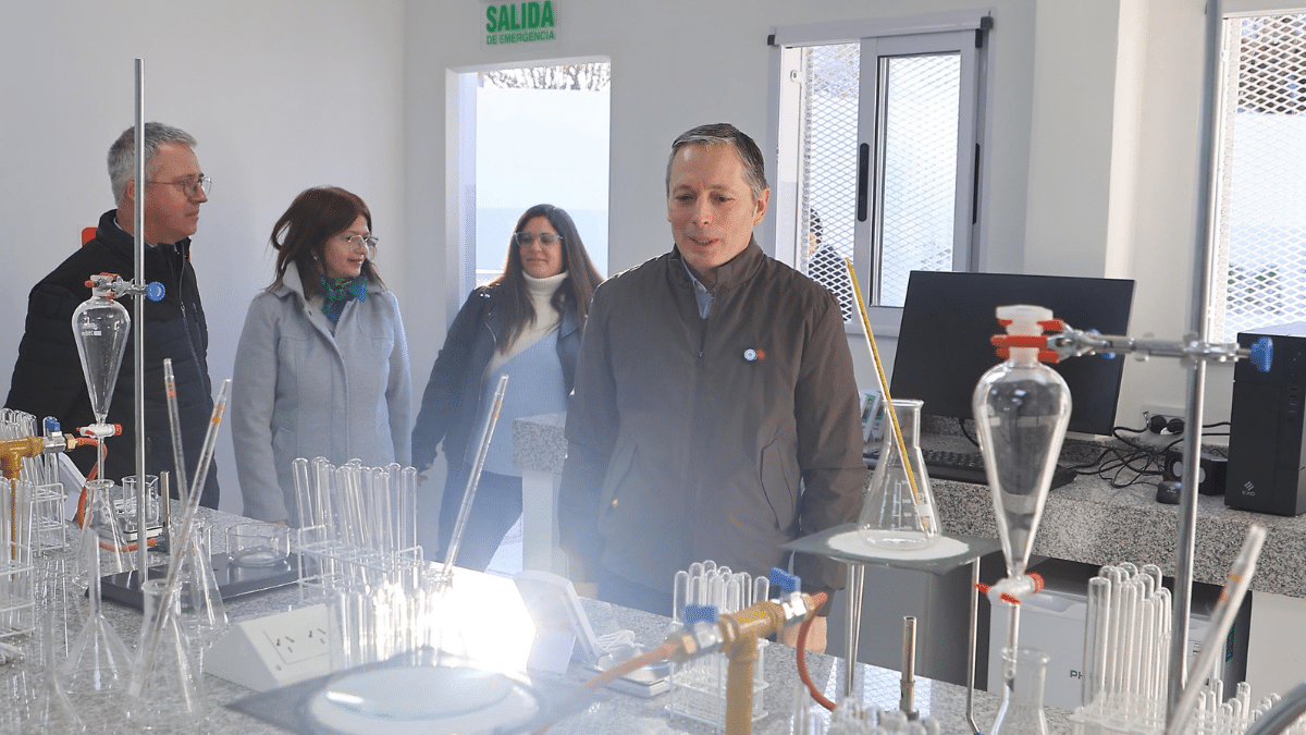 Monte Grande: inauguraron el laboratorio y los núcleos sanitarios de la Escuela Primaria N°1