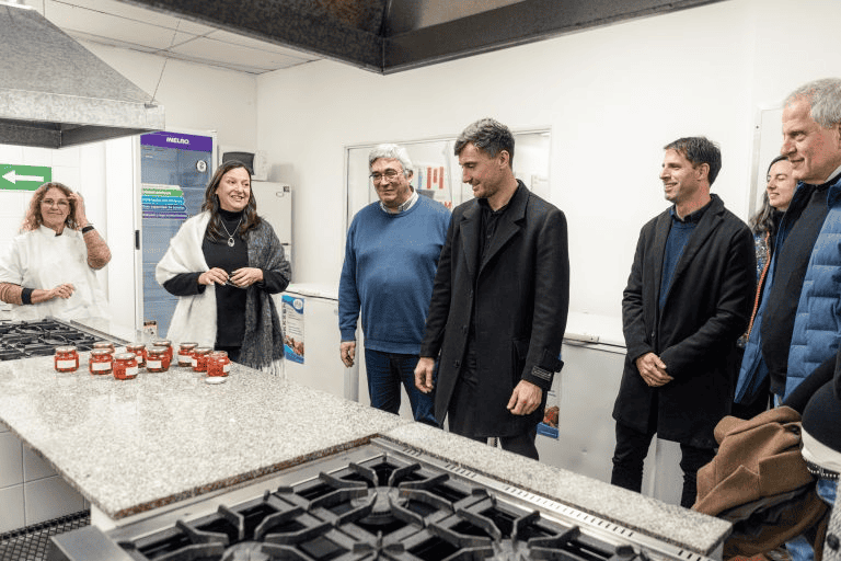 Morón inauguró dos cocinas comunitarias y una planta de alimentos